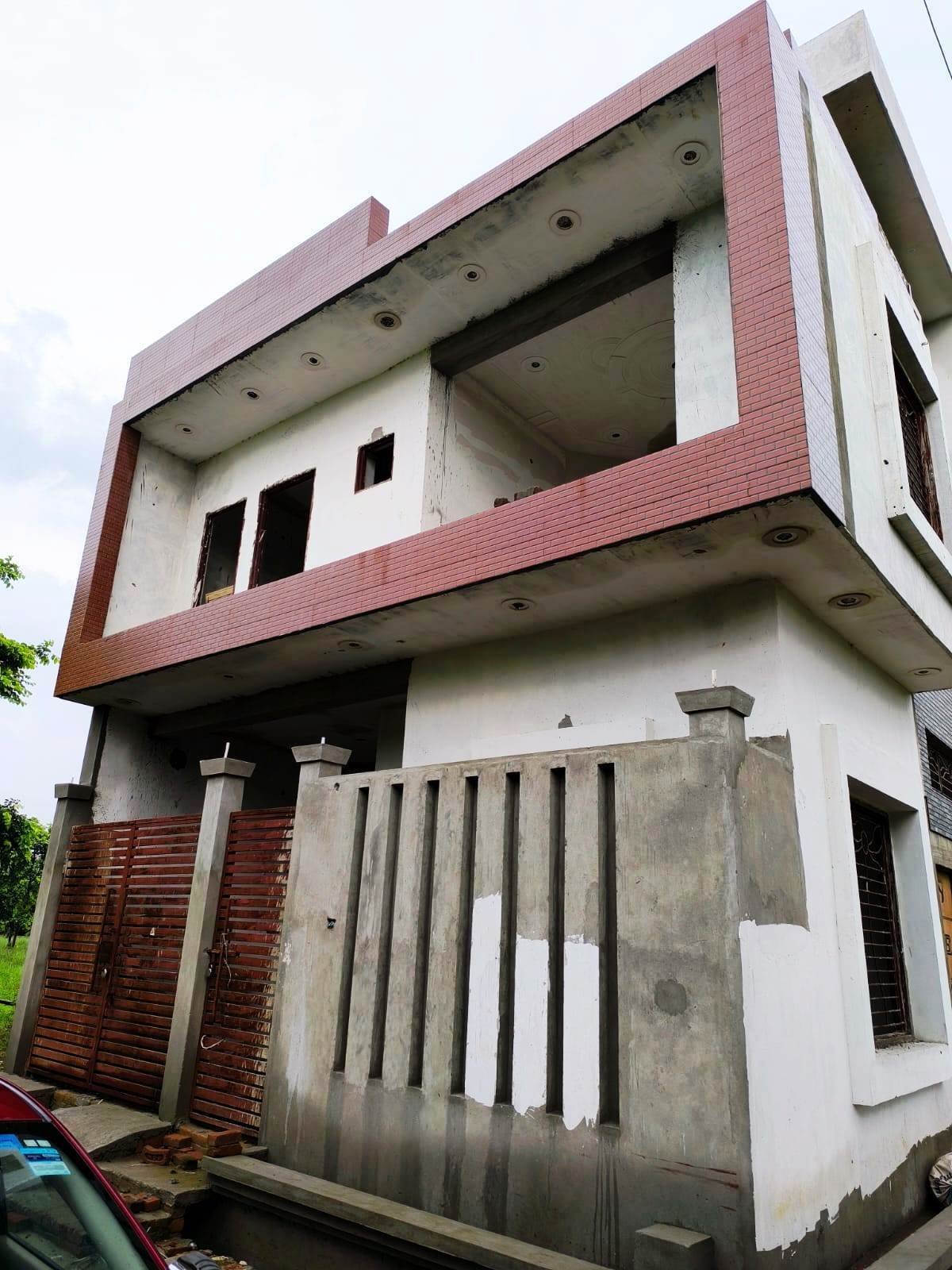 "Unlock Your Dream Home: Explore This 3-Floor Corner House in New Moradabad Before It’s Too Late!"